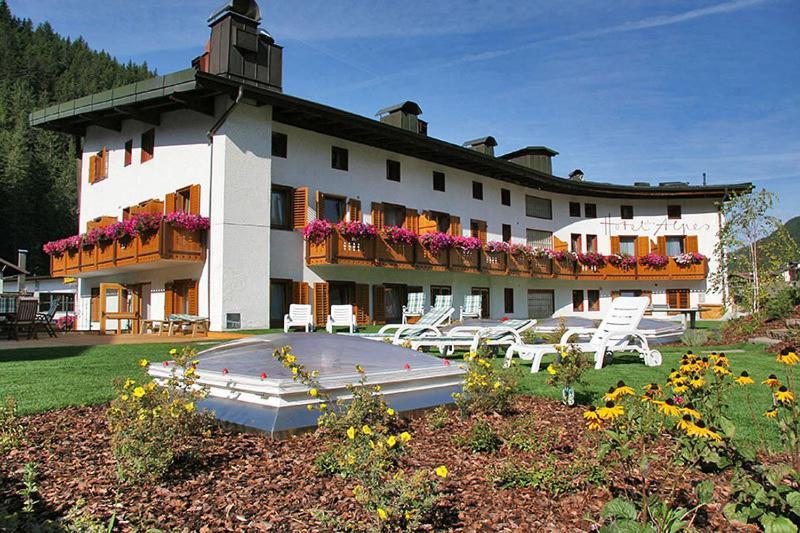 Hotel Des Alpes Selva di Val Gardena Exterior photo